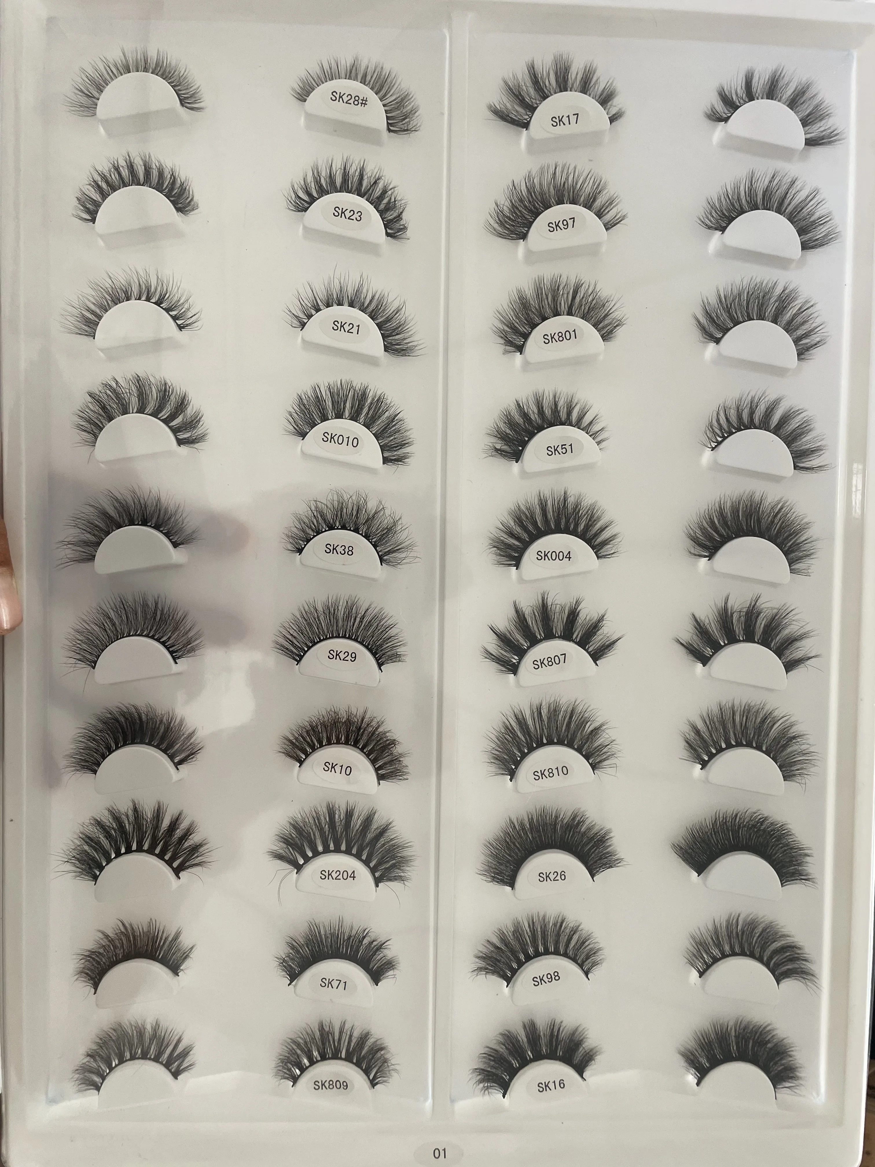 Strip lashes style display